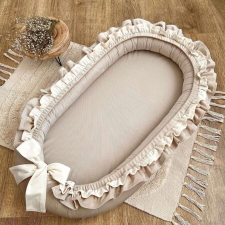 Kokon niemowlęcy z kolekcji SWEET BABY + VELVET beż