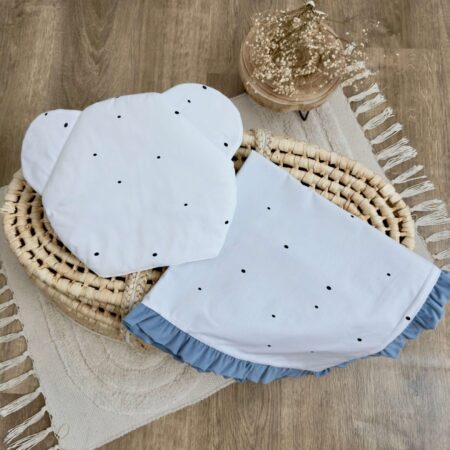 Miękki kocyk dla niemowląt w pastelowym odcieniu, idealny na spacery i do łóżeczka.