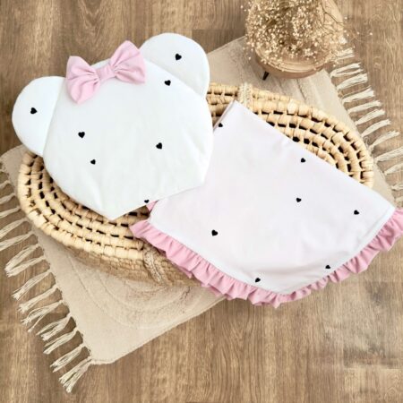 Miękki kocyk dla niemowląt w pastelowym odcieniu, idealny na spacery i do łóżeczka.