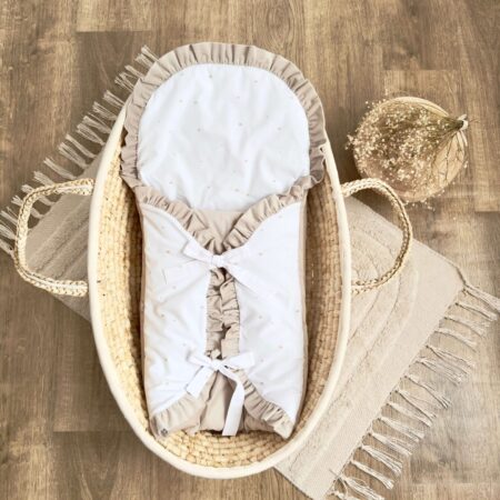 Becik niemowlęcy z kolekcji NIEREGULARNE KROPKI + VELVET beż