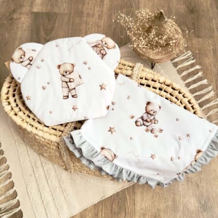 Miękki kocyk dla niemowląt w pastelowym odcieniu, idealny na spacery i do łóżeczka.