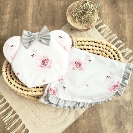 Miękki kocyk dla niemowląt w pastelowym odcieniu, idealny na spacery i do łóżeczka.