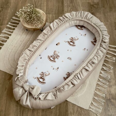 Kokon niemowlęcy z kolekcji KONIK NA BIEGUNACH + VELVET beż