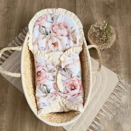 Becik niemowlęcy z kolekcji PASTELOWE PIWONIE + VELVET krem