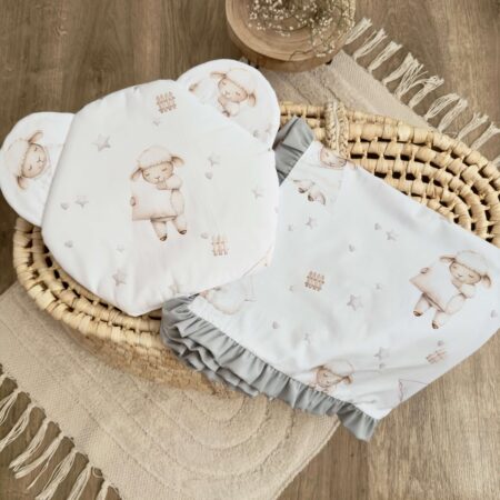 Miękki kocyk dla niemowląt w pastelowym odcieniu, idealny na spacery i do łóżeczka.