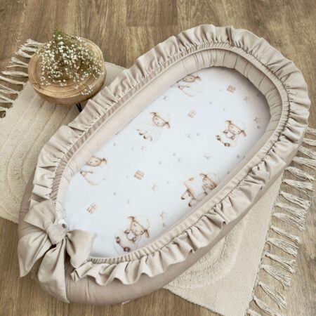 Kokon niemowlęcy z kolekcji ŚPIĄCE OWIECZKI + VELVET beż