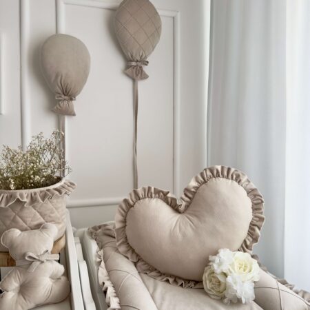 Poduszka SERCE z falbanką VELVET beż