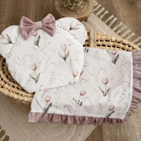 Miękki kocyk dla niemowląt w pastelowym odcieniu, idealny na spacery i do łóżeczka.