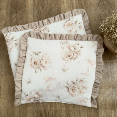 Poszewka z kolekcji ANEMONY Z KOKARDĄ + VELVET beż