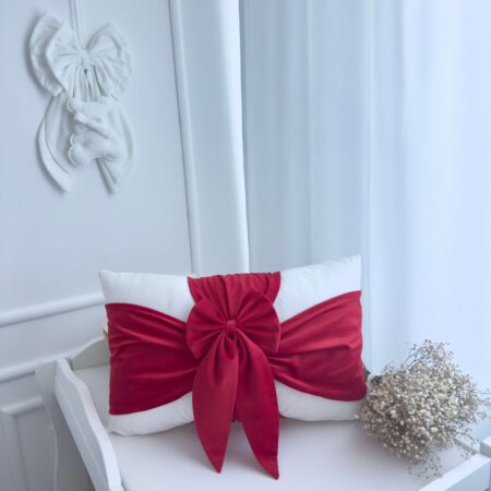 Poduszka VELVET biały + KOKARDKA czerwona