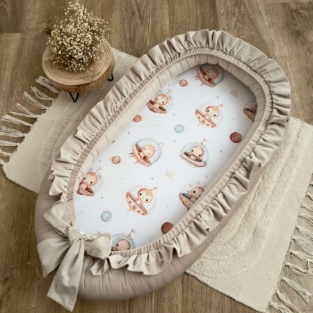 Kokon niemowlęcy z kolekcji UFOLUDKI + VELVET beż