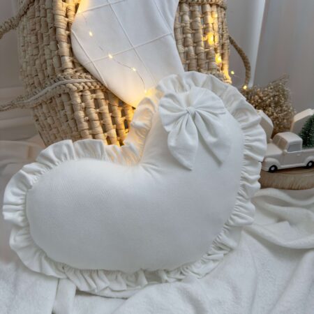 Poduszka SERCE z falbanką VELVET biały
