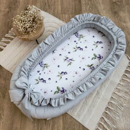 Kokon niemowlęcy z kolekcji JAGODY + VELVET szary