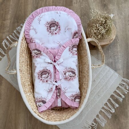 Becik niemowlęcy z kolekcji ŚPIĄCE JEŻYKI + VELVET róż