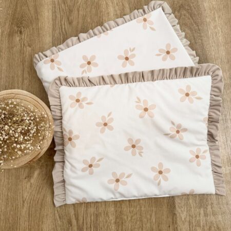 Poszewka z kolekcji STOKROTKI BOHO + VELVET beż