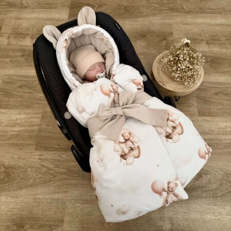 Kołderka do auta. Kolekcja MIŚ NA TĘCZY + VELVET beż