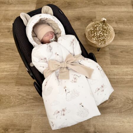 Kołderka do auta. Kolekcja ŁABĘDZIE W CHMURACH + VELVET beż